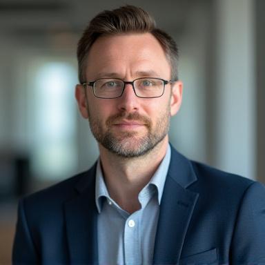 Professionellt porträtt av Oscar Bergman, Chef för HR-teknologi på Ljusvåg HR.